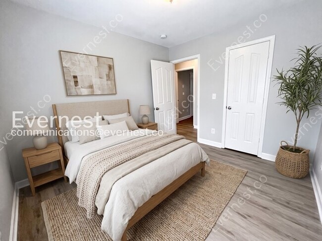 Building Photo - 4 Bed, 3 Bath Single Family Home with Garage Parking / Pet-Friendly / Vouchers Accepted / Availab...