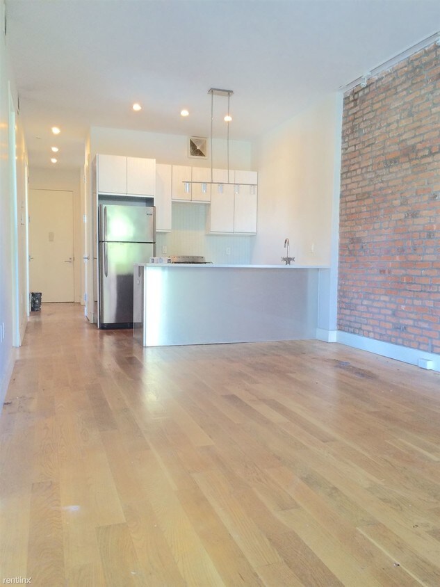 Primary Photo - 544 Throop Ave