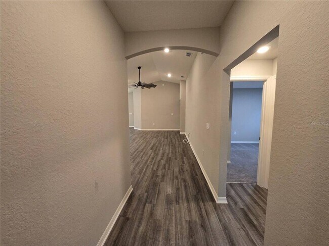 Foto del edificio - 1352 Mountain Flower Ln