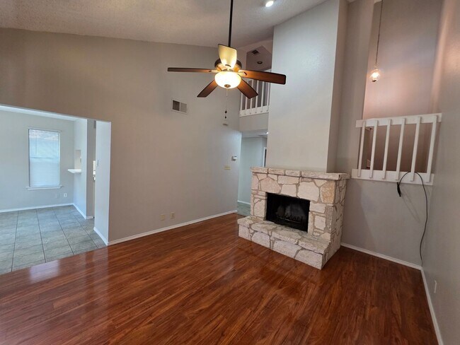 Foto del edificio - Hidden Creek Townhouse