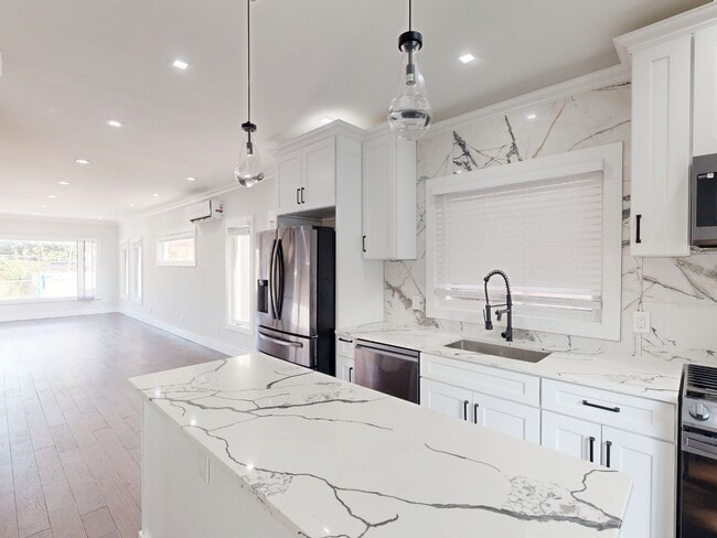 Foto del edificio - 93 Skidmore Ln