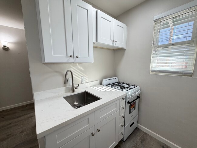 Building Photo - 829 N 4th Ave