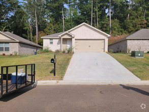 Building Photo - 242 Skylane Dr