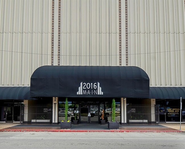 Building Photo - 2016 Main St
