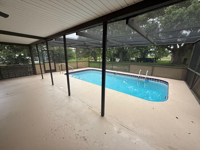 Foto del edificio - FiRST MONTHS RENT FREE 3/2/2 POOL HOME – 1...