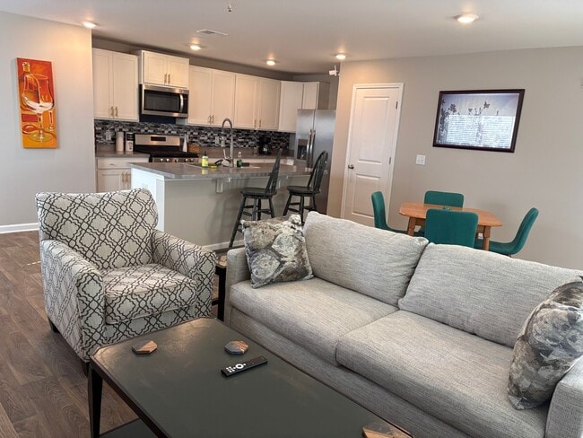 Foto del edificio - 194 Spencer Cir