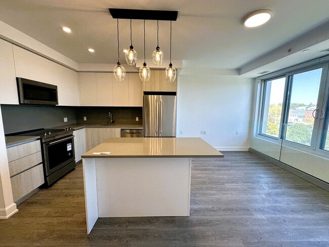 Building Photo - Stunning Unit at East City Condos (1+Den, ...