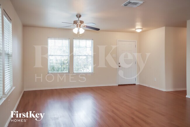 Foto del edificio - 7919 Raven Creek Ln