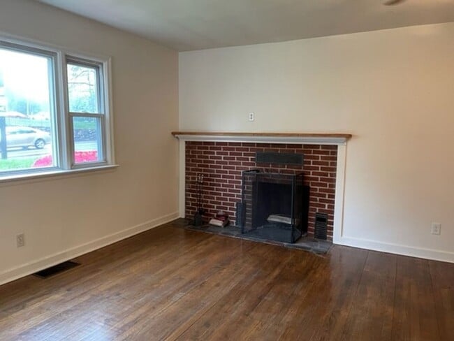 Building Photo - Cape Cod Single Family Home For Rent In Ce...