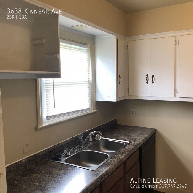 Building Photo - 2BR House w/Large Fenced Yard! Meadows area!