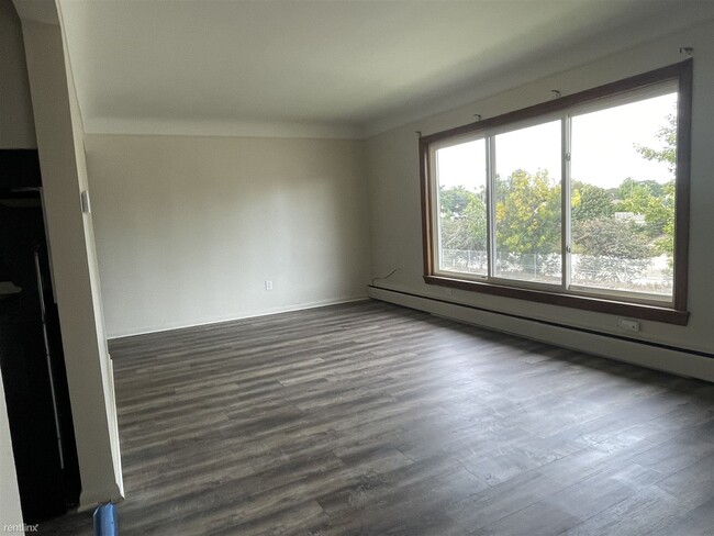 Building Photo - 2 br, 1 bath Condo - Manor Condominiums