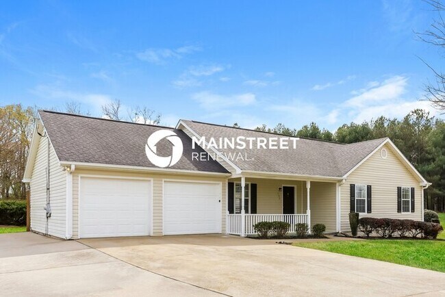Building Photo - 3 Bedroom Pet-Friendly Home in LOCUST GROVE, GA with Main Street Renewal
