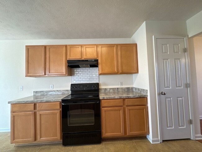 Building Photo - Mt. Juliet Rental – 3 Bedrooms, 2.5 Baths, and Community Pool