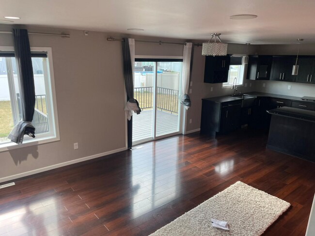 Foto del edificio - 3034 Ridge Dr