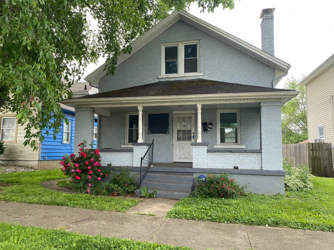 Primary Photo - 2220 Grand Ave
