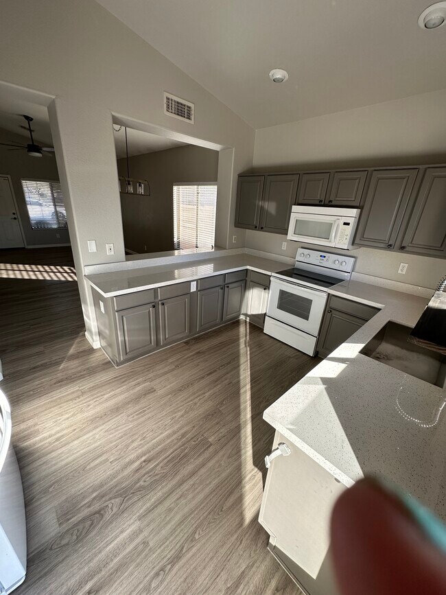 Foto del edificio - 4043 W Desert Hollow Dr