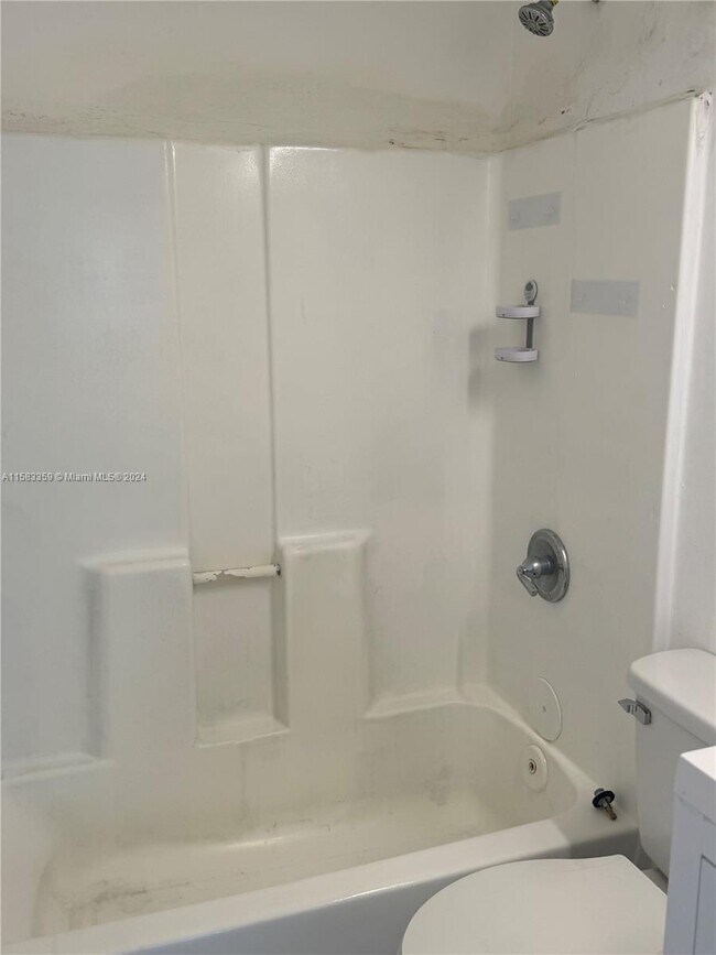 Foto del edificio - 410 NW 23rd Ct