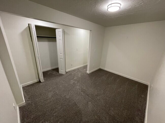 Building Photo - 844 N Basalt