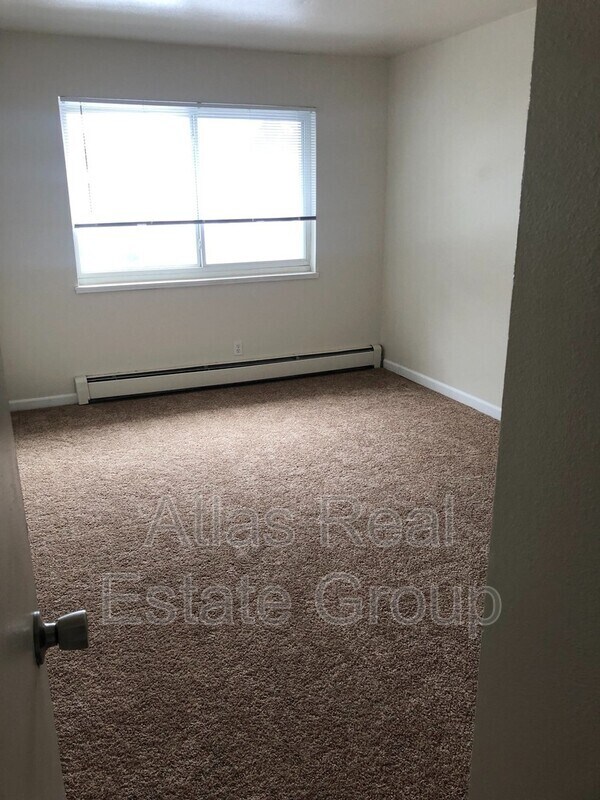 Building Photo - 1330 Potter Dr