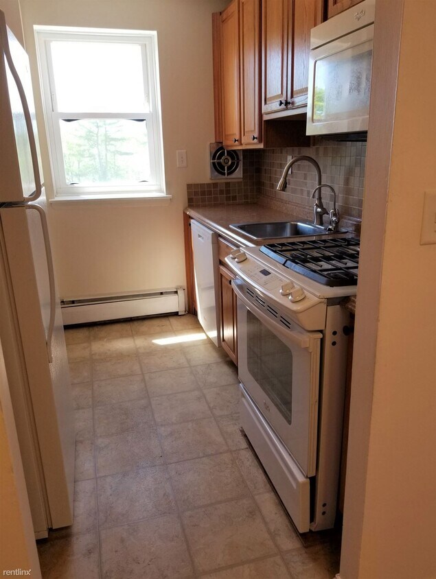 70 Farmington Ave, New London, CT 06320 Condo for Rent in New London