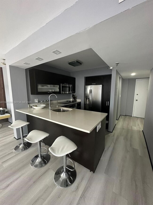 Building Photo - 800 N Miami Ave