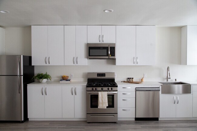 Building Photo - 7006 Lanewood Ave