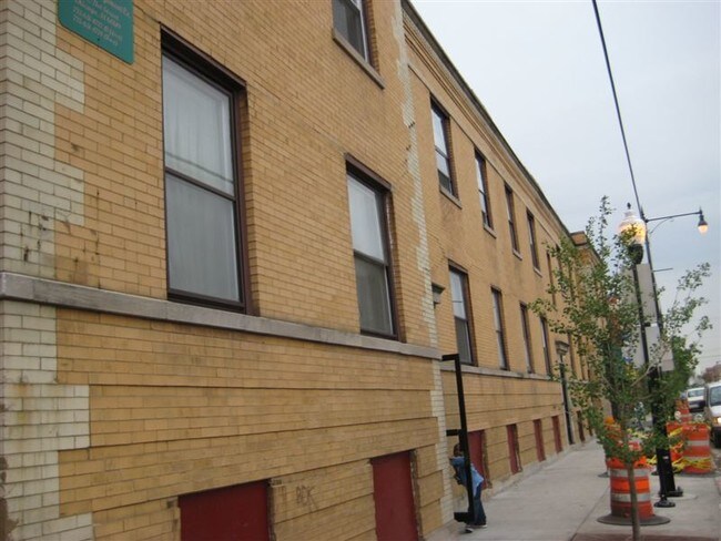 Building Photo - 511 E 71st St