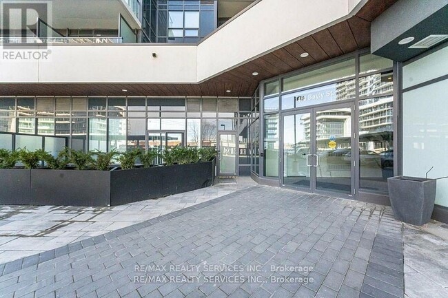 Building Photo - 1480 Bayly St