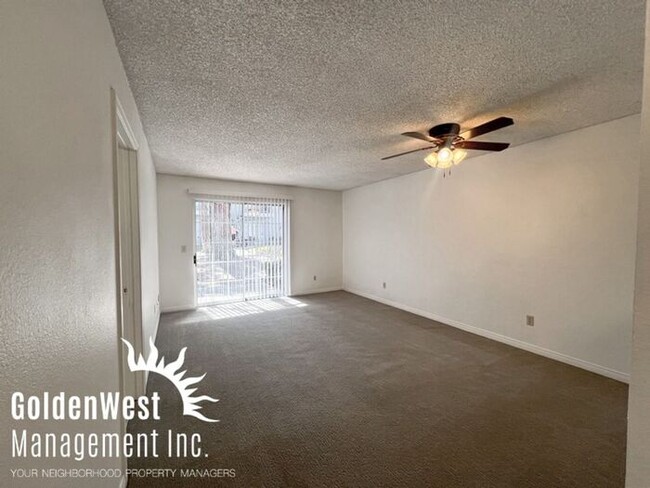 Building Photo - Cozy 1Bdm 1Ba Condo in Gated Community-Mov...