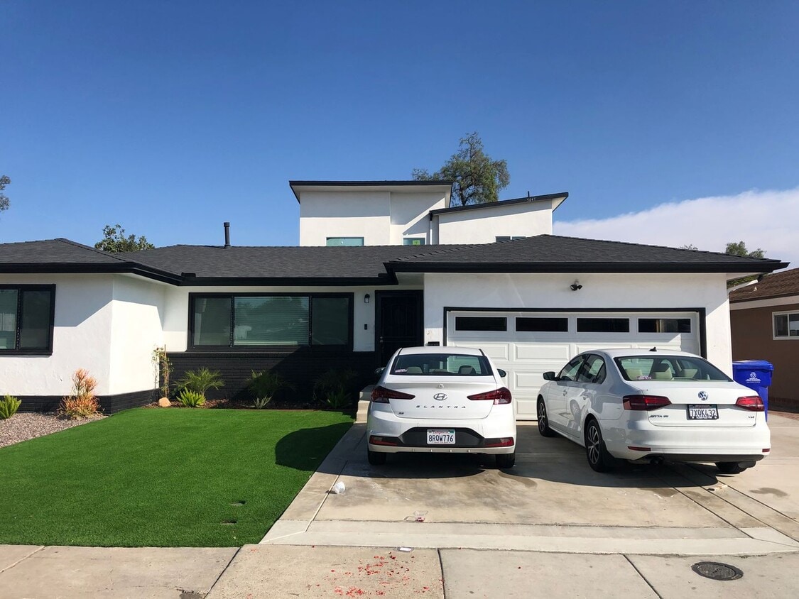 Primary Photo - 5045 &amp; 5047 Campanile Dr.