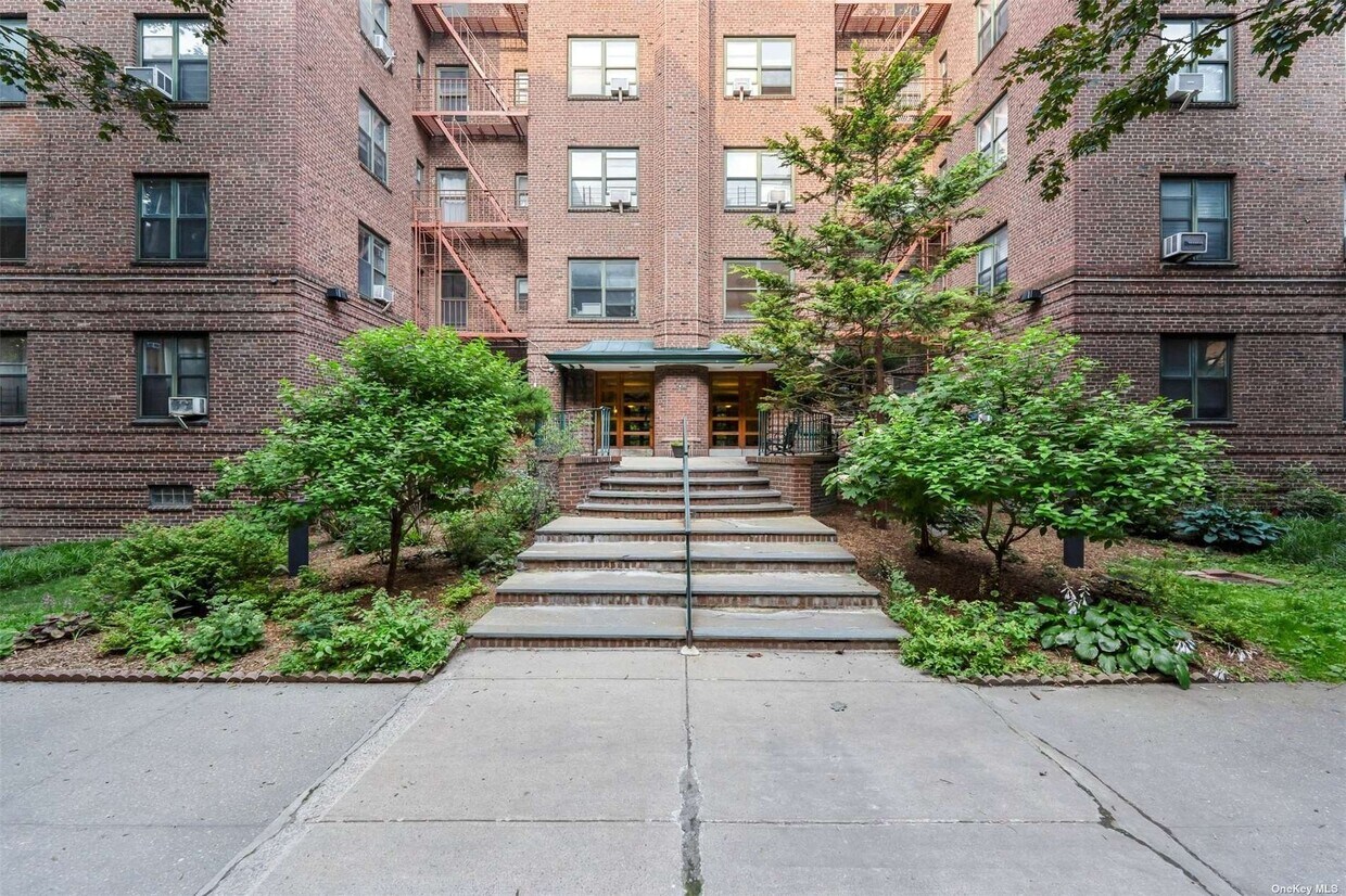 Primary Photo - 34-41-41 78th St
