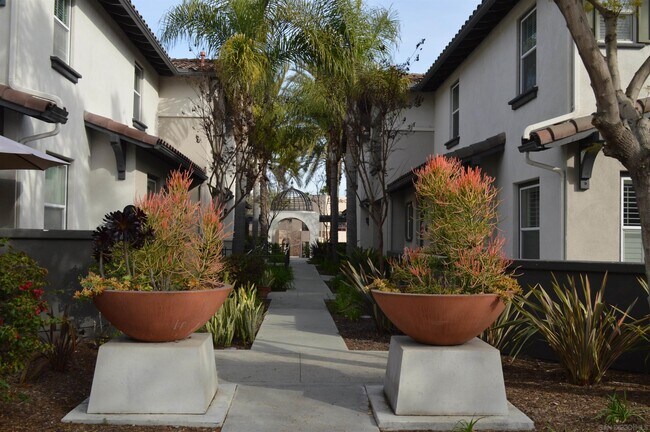 Building Photo - 2182 Diamondback Ct