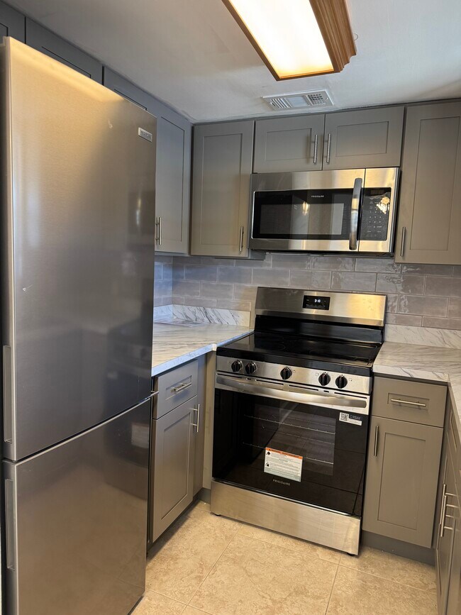 Foto del edificio - 5154 Turquoise Ln