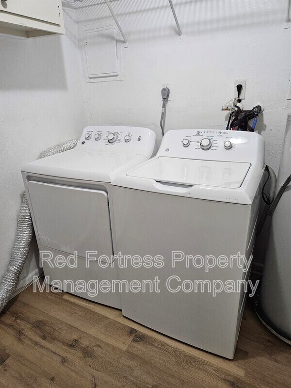 Building Photo - 803 Palm Blvd