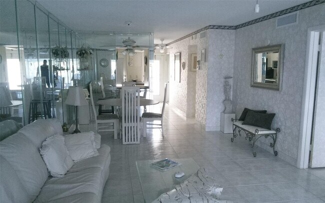 Foto del edificio - 460 Paradise Isle Blvd