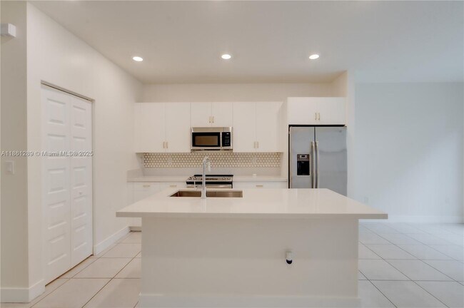 Foto del edificio - 15826 NW 91st Ct