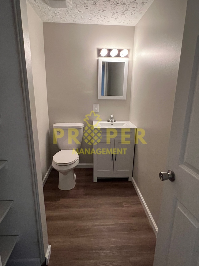 Building Photo - 4 bedrooms 3 full bathrooms house for rent...