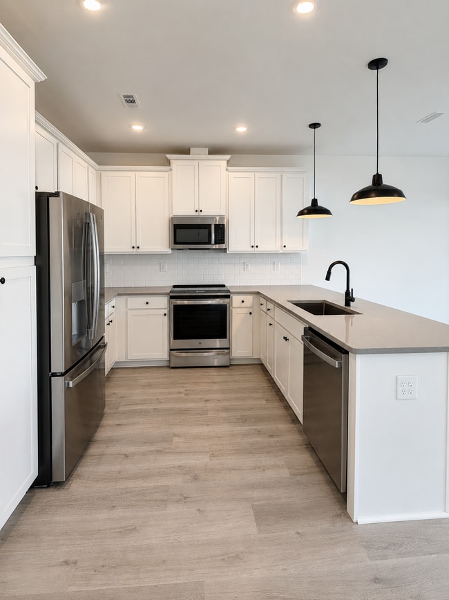 Building Photo - 228 Clement Lp
