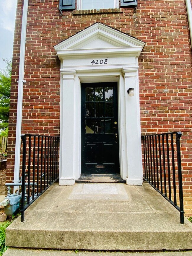 Foto del edificio - 4208 Fitzhugh Ave