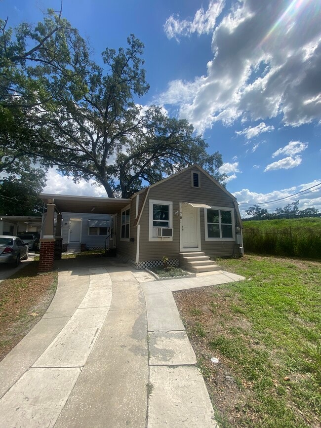 Building Photo - 701 E Hanlon St