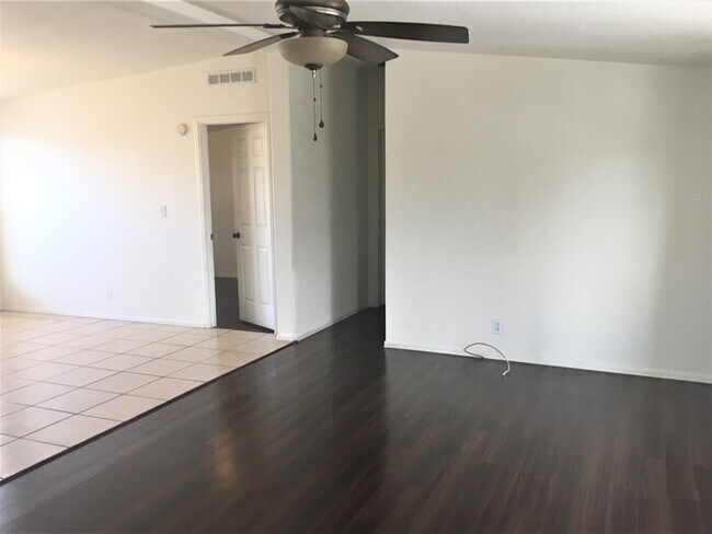 Building Photo - Stunning Home in Greeley