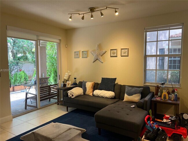 Building Photo - 280 Las Brisas Cir