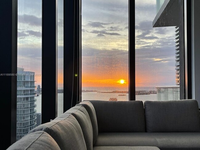 Building Photo - 1010 Brickell Ave
