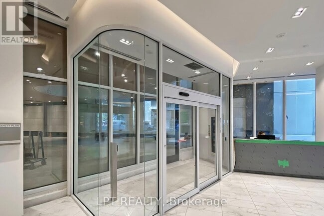 Building Photo - 238 Simcoe St