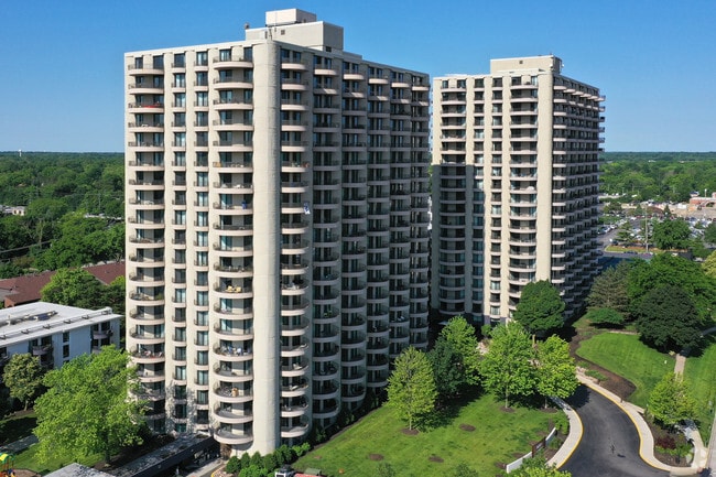 Foto del edificio - ReNew Wheaton Center