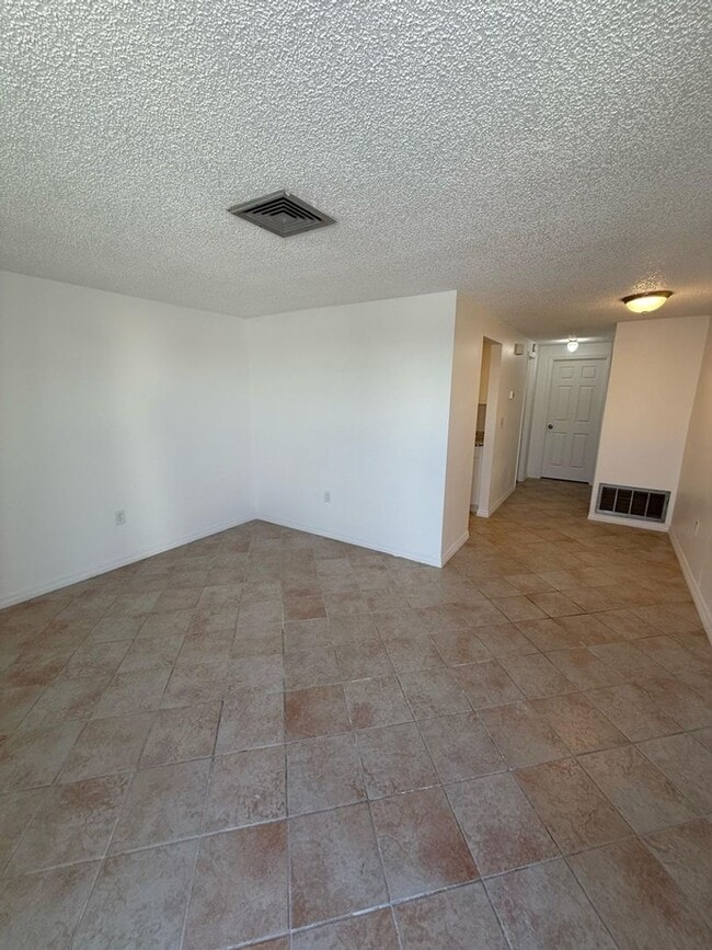 Foto del edificio - 55+Community, 2 B/ 1 B Villa in New Port C...