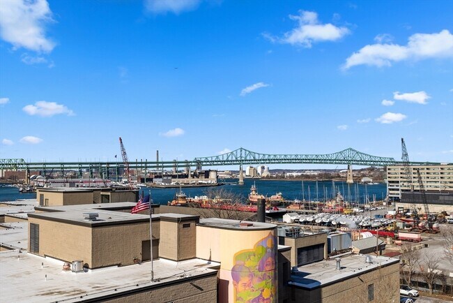 Building Photo - 305 Border St