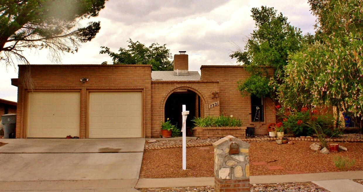 Primary Photo - Beautiful Westside Home