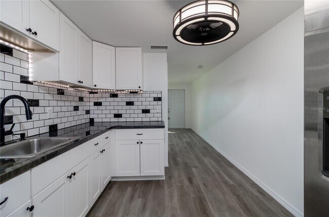 Building Photo - 12254 Maltz Ave