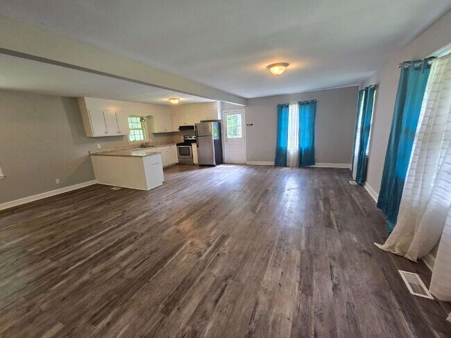 Foto del edificio - Look at this hard-to-find ranch-style home
